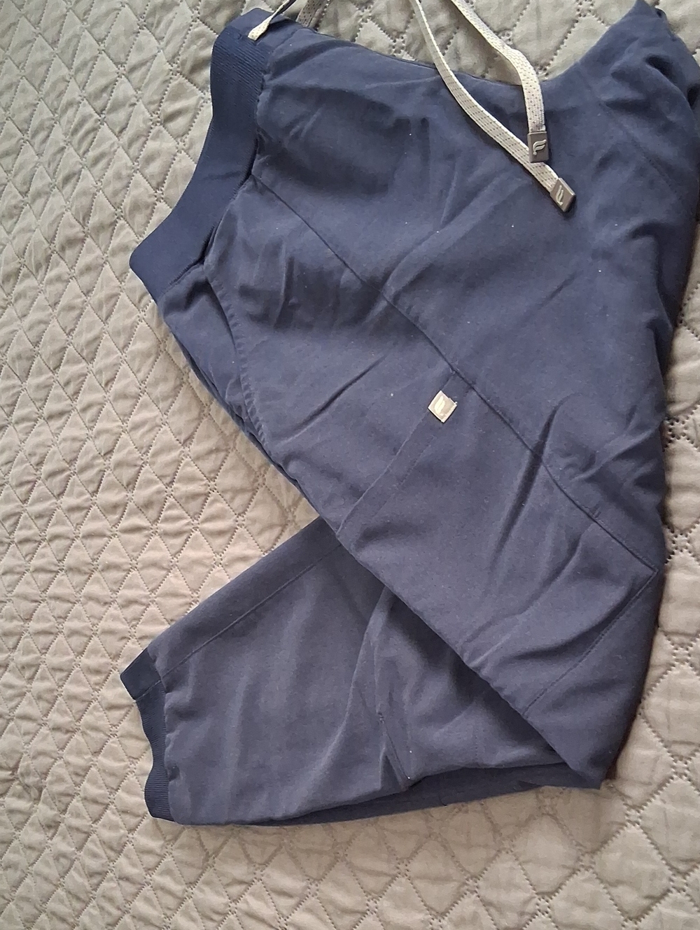 NEW Fabletics Scrub Set - Picture 5 of 9